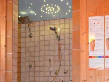 Dusche im Wellnessbereich