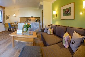 Wohnraum der Ferienwohnung Nr. 1 - Jennerblick - im Gästehaus Frauendorf 