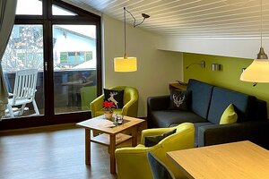 Wohnraum der neu renovierten Ferienwohnung Nr. 5 im Gästehaus Frauendorf 